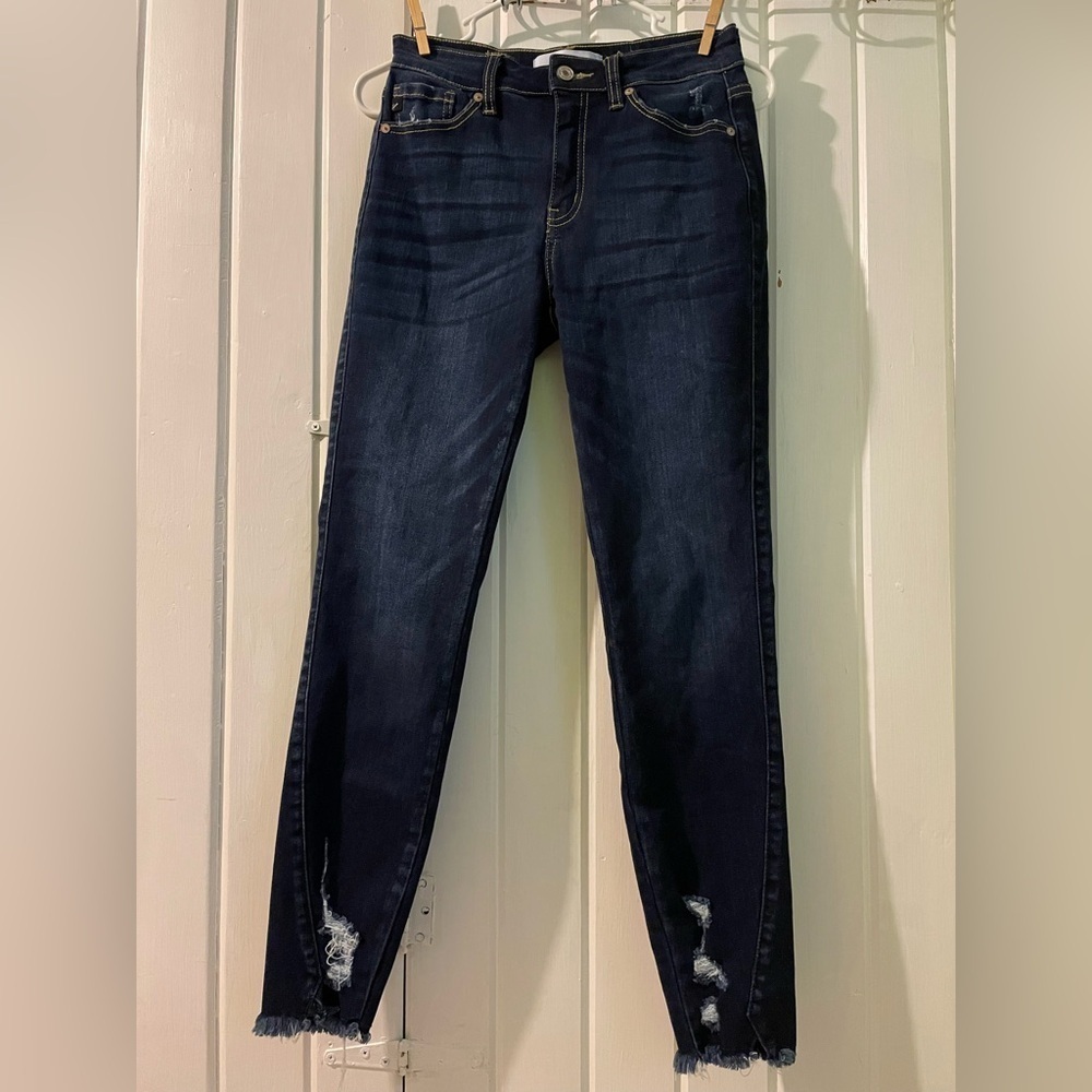 KanCan distressed skinny jeans size 5 26 NWOT